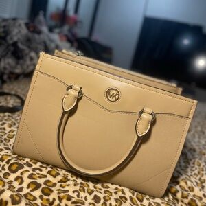 Micheal Kors Crossbody Tote